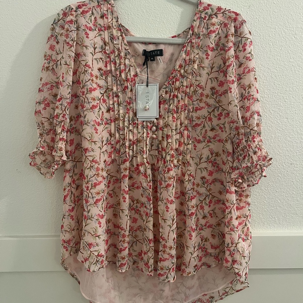 1. State Pink Floral V-neck Blouse XL NWT